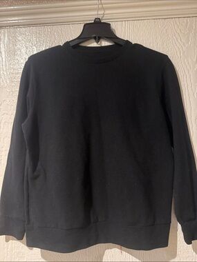 Uniqlo Black Women’s Crewneck Sweater